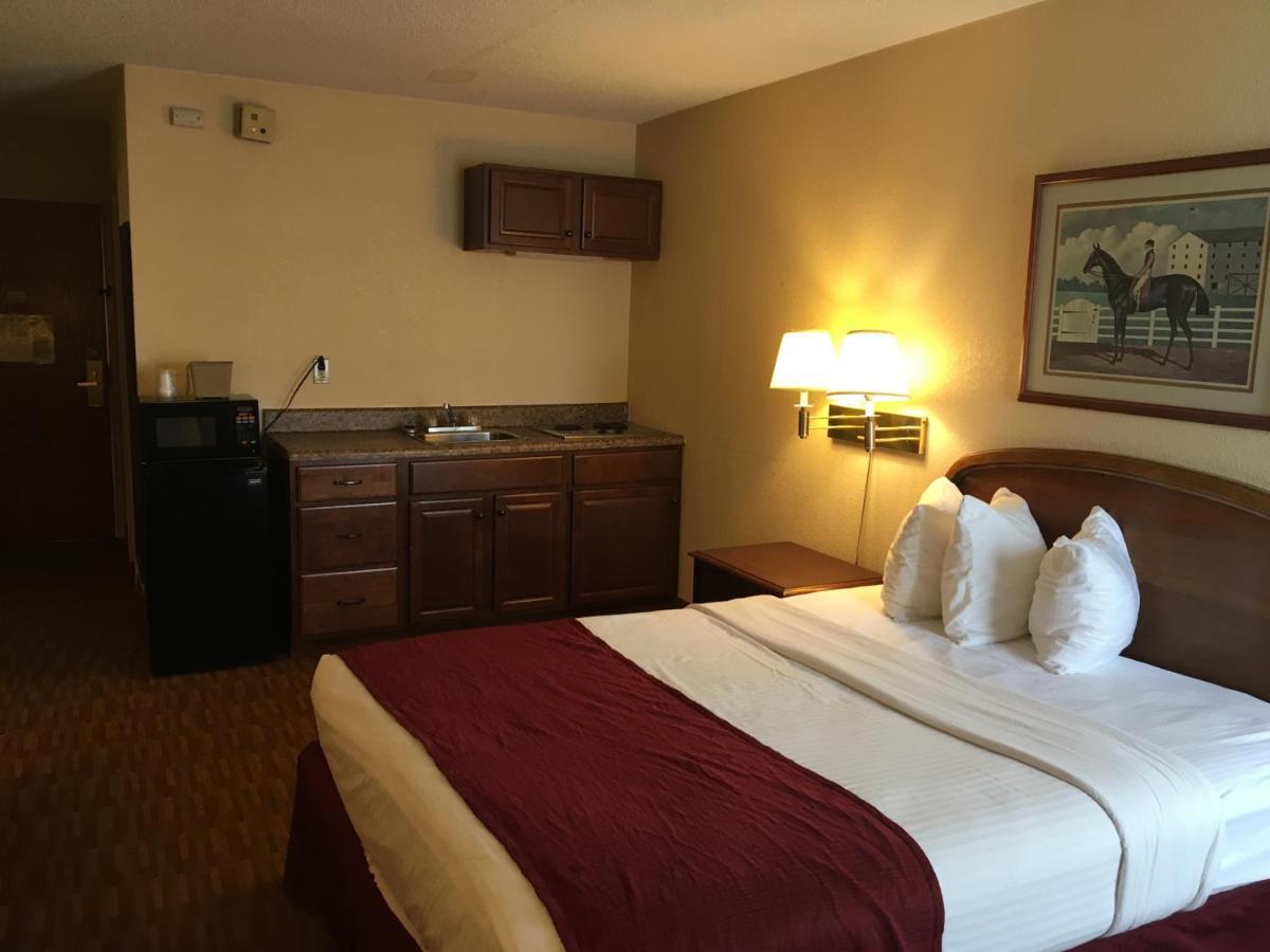 Econo Lodge Inn & Suites Radford-Blacksburg Area Buitenkant foto