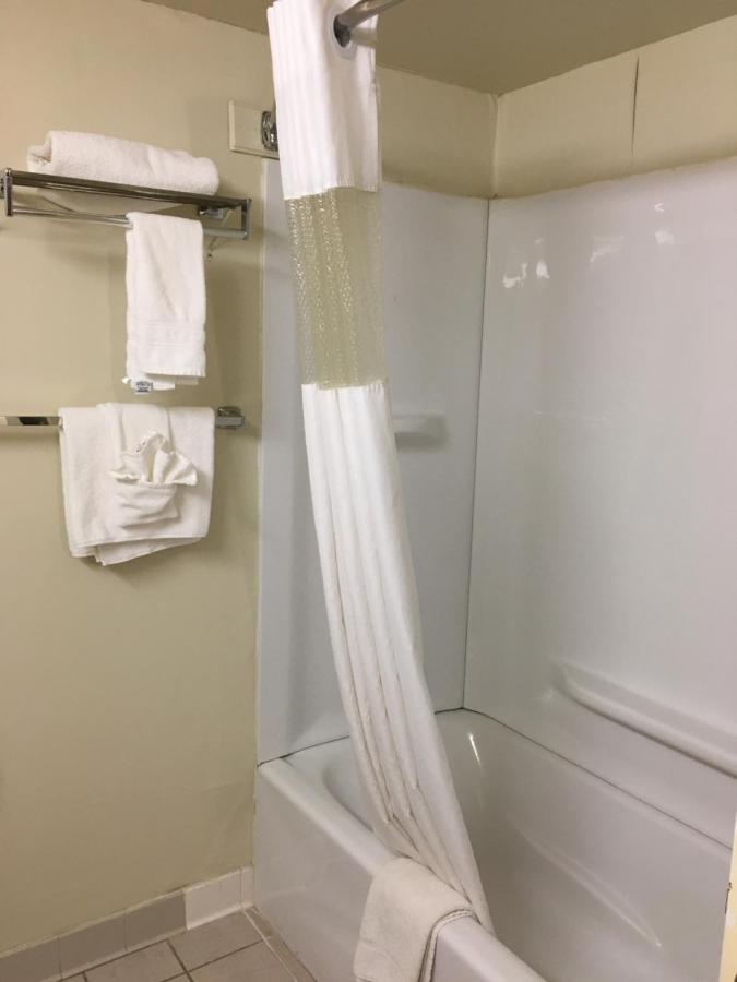 Econo Lodge Inn & Suites Radford-Blacksburg Area Buitenkant foto