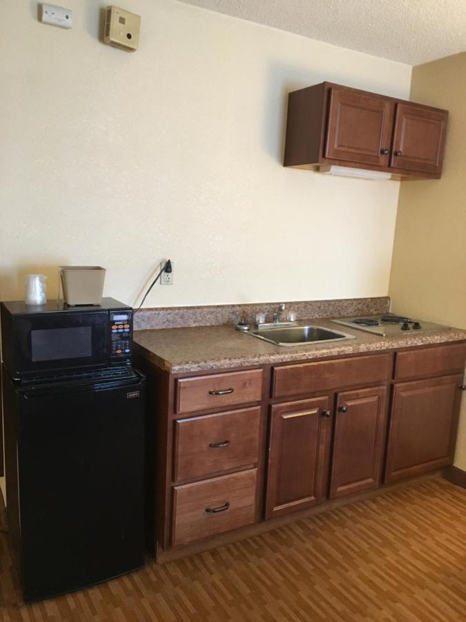 Econo Lodge Inn & Suites Radford-Blacksburg Area Buitenkant foto