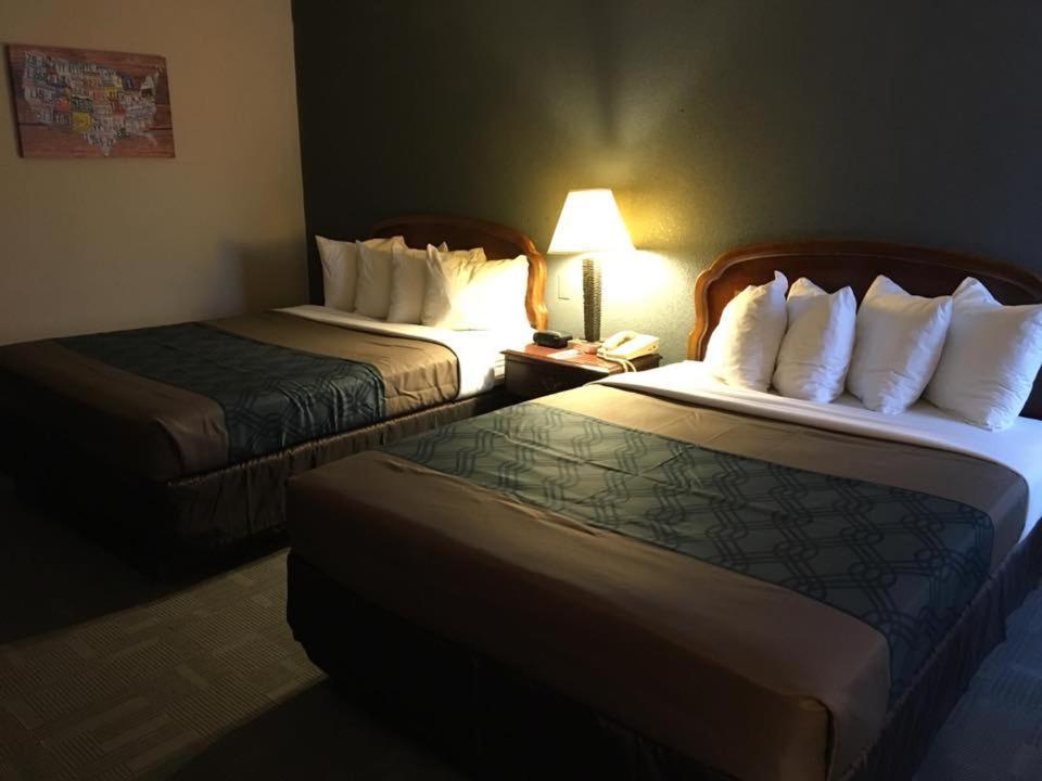 Econo Lodge Inn & Suites Radford-Blacksburg Area Buitenkant foto