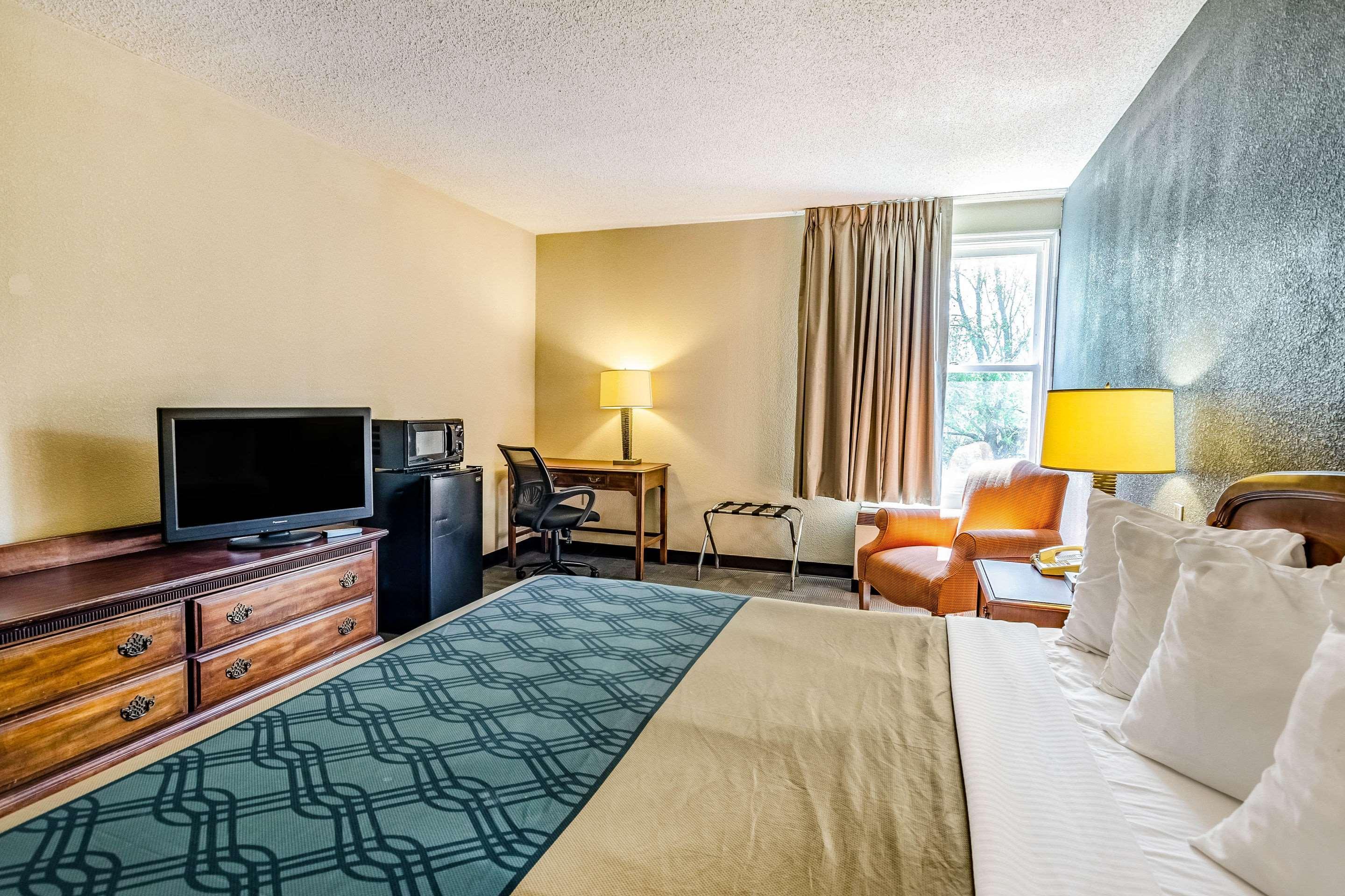 Econo Lodge Inn & Suites Radford-Blacksburg Area Buitenkant foto