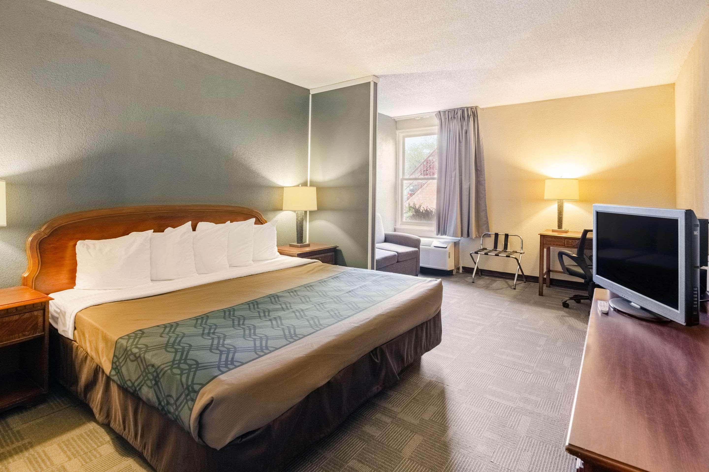 Econo Lodge Inn & Suites Radford-Blacksburg Area Buitenkant foto