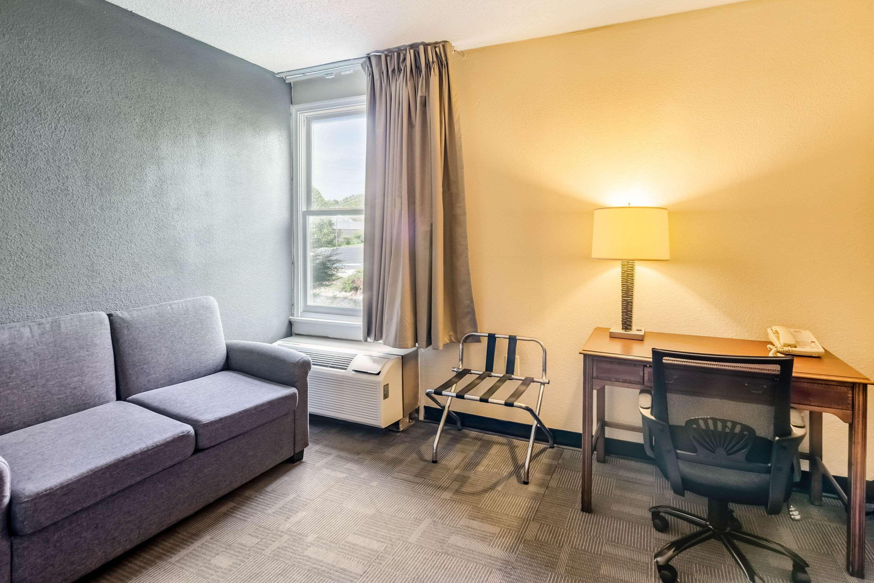 Econo Lodge Inn & Suites Radford-Blacksburg Area Buitenkant foto