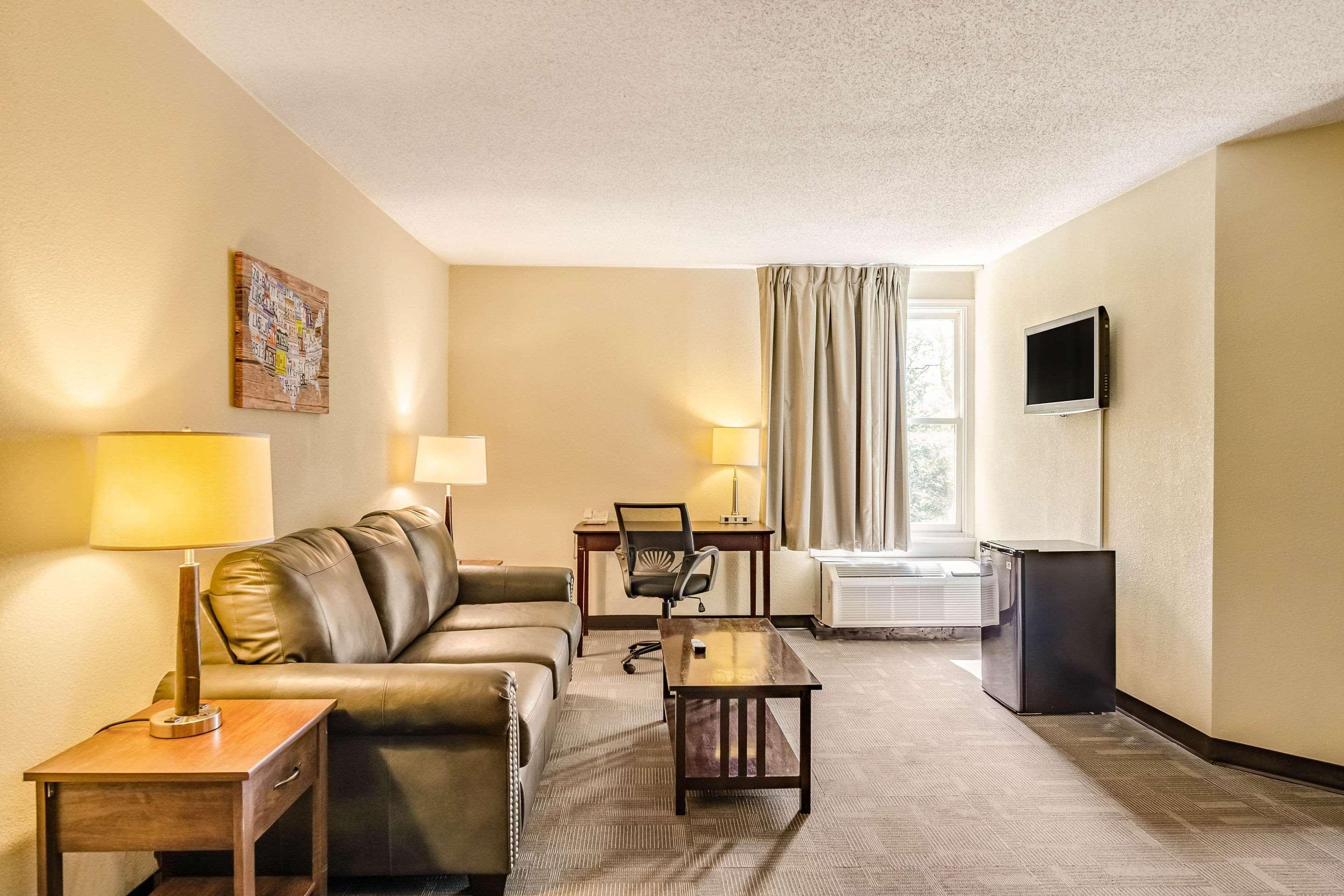 Econo Lodge Inn & Suites Radford-Blacksburg Area Buitenkant foto