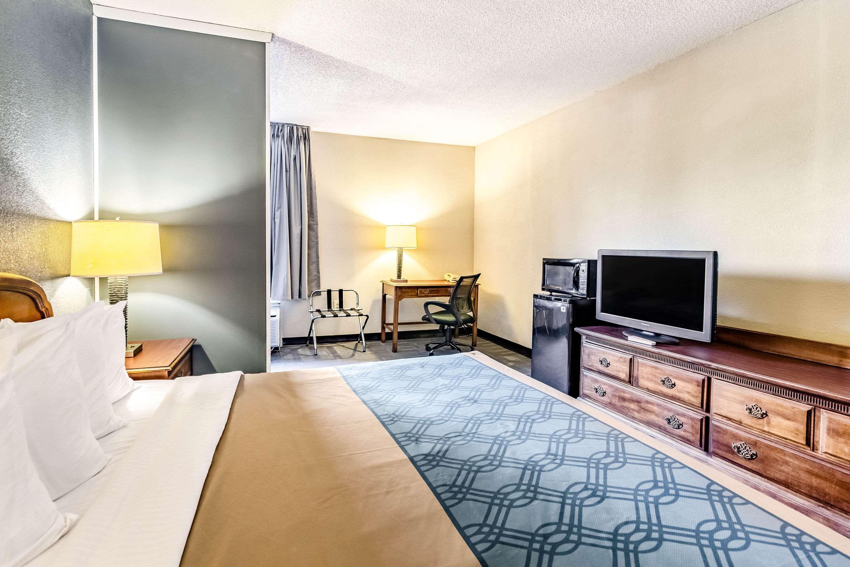 Econo Lodge Inn & Suites Radford-Blacksburg Area Buitenkant foto
