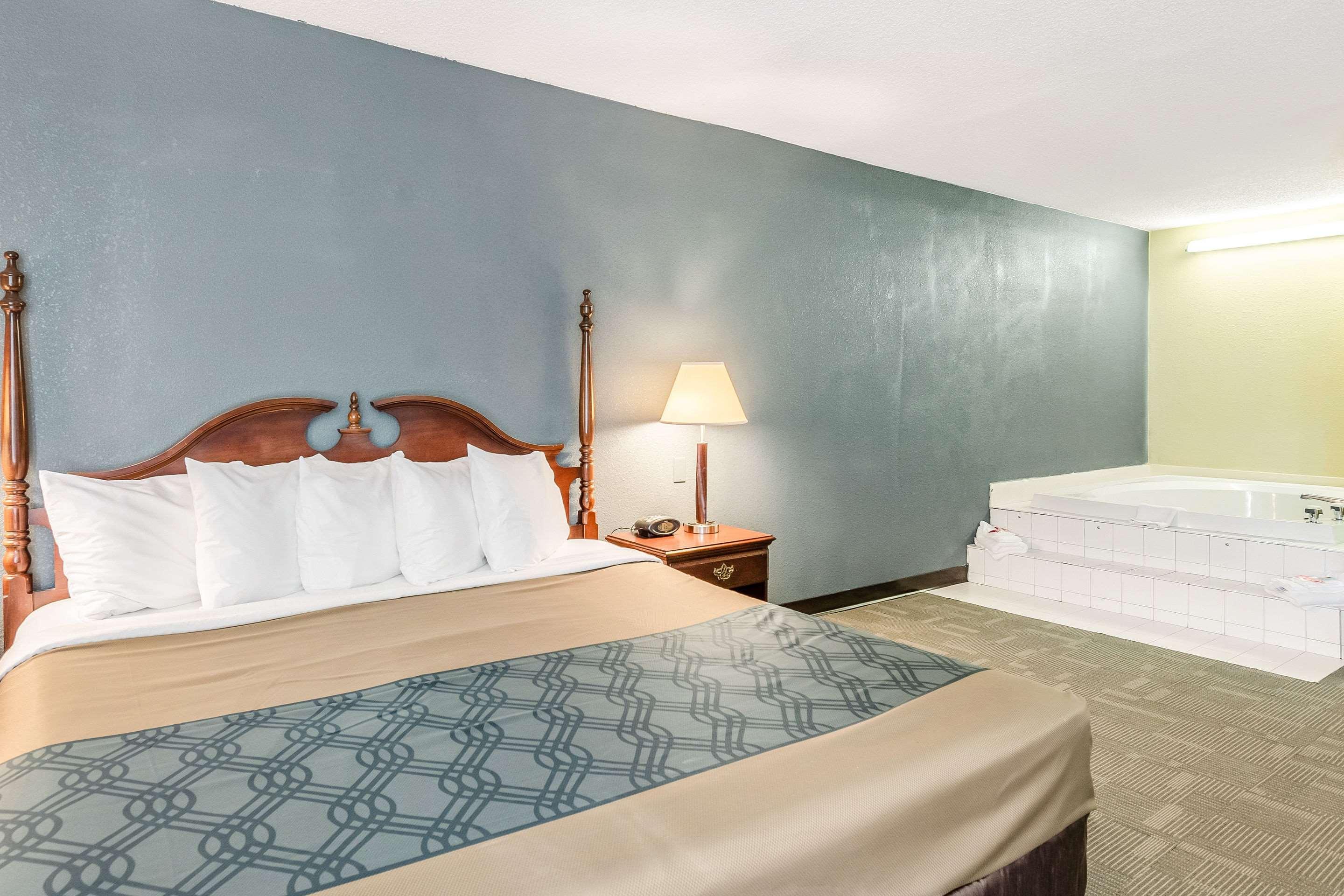Econo Lodge Inn & Suites Radford-Blacksburg Area Buitenkant foto