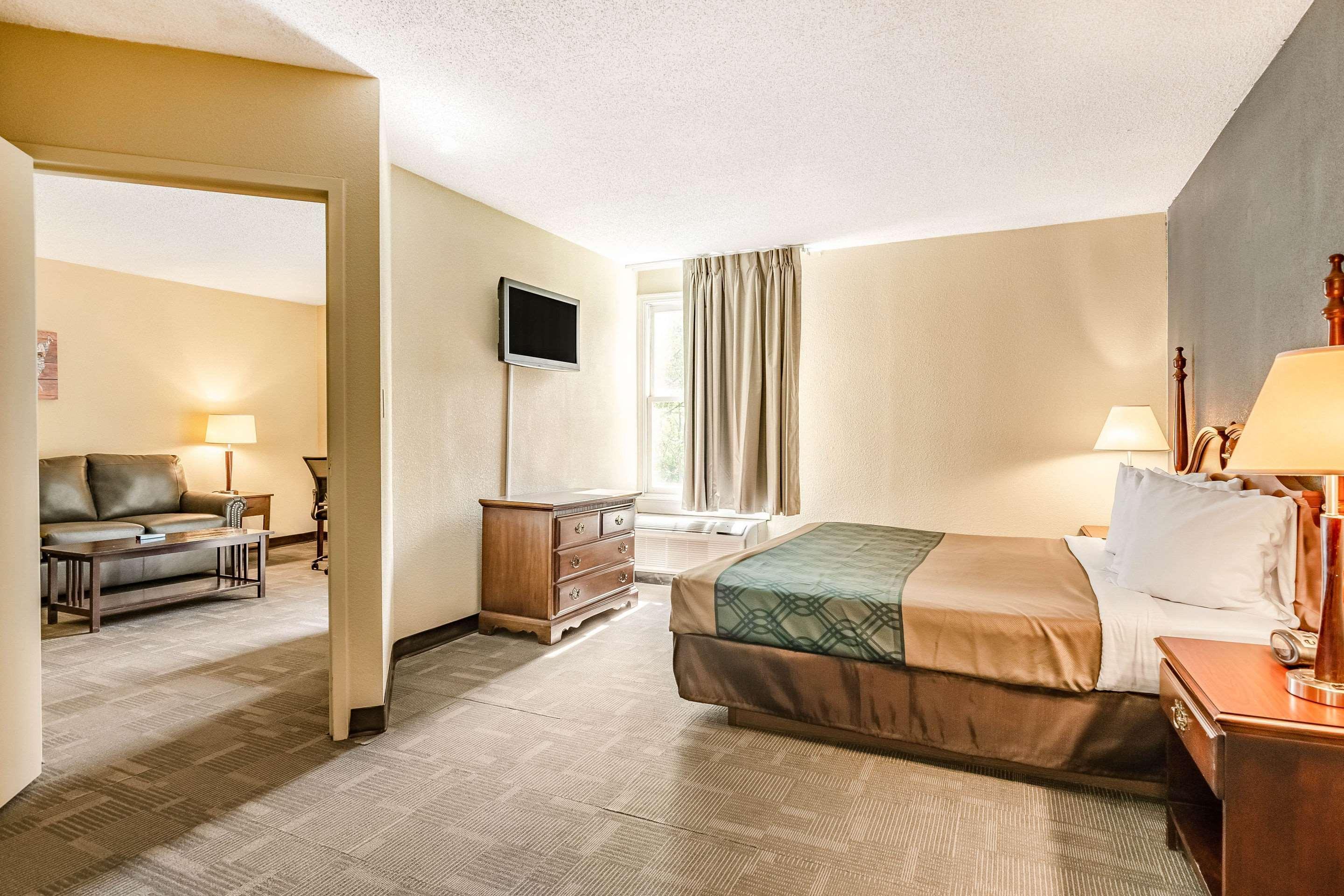 Econo Lodge Inn & Suites Radford-Blacksburg Area Buitenkant foto