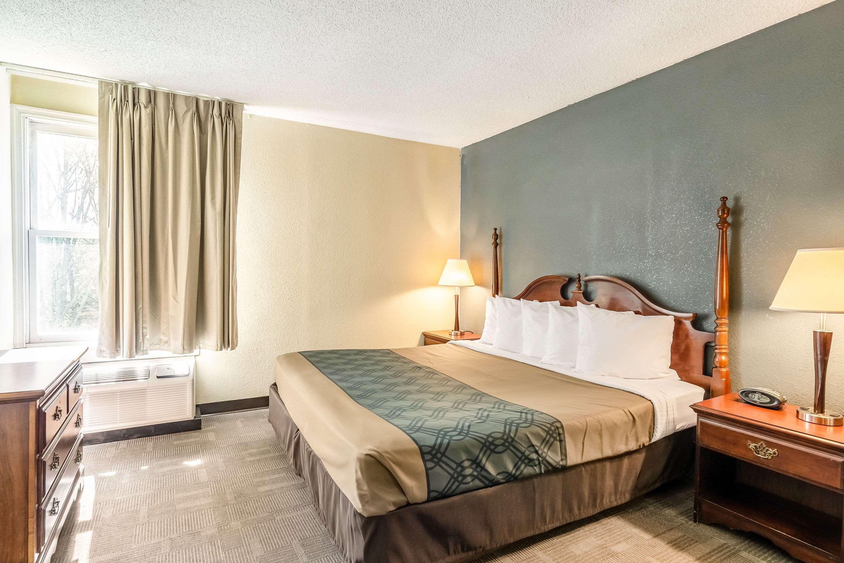 Econo Lodge Inn & Suites Radford-Blacksburg Area Buitenkant foto