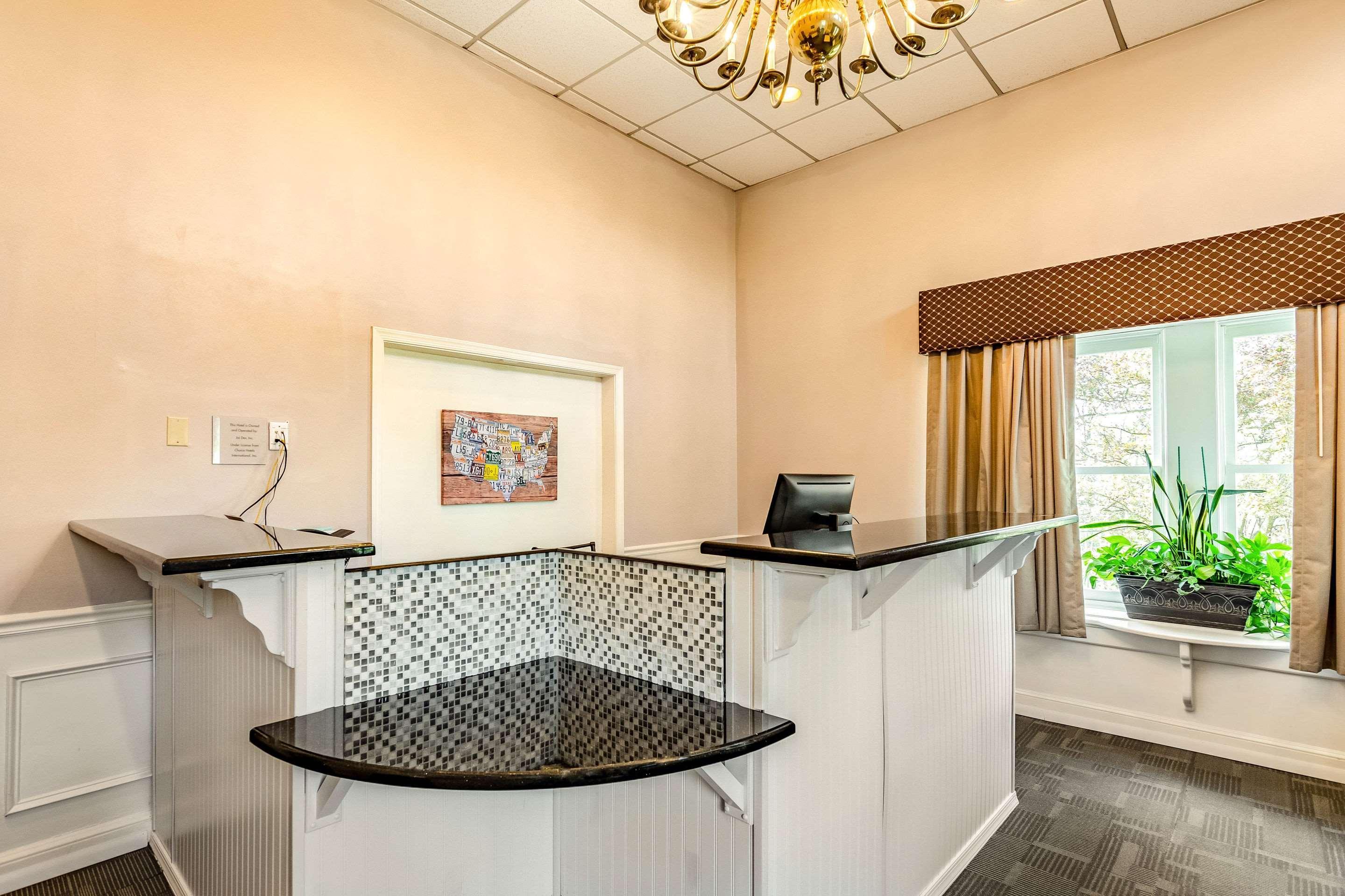 Econo Lodge Inn & Suites Radford-Blacksburg Area Buitenkant foto